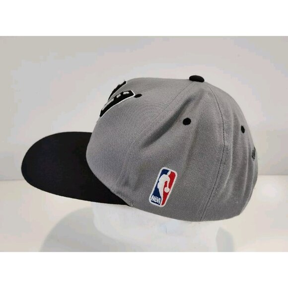 San Antonio Spurs x Mitchell & Ness Snapback Hat Cap Gray Black NBA Embroidered - Picture 2 of 7